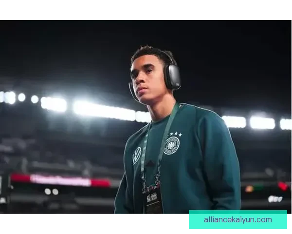 穆西亚拉防守参与度提升，本赛季表现稳健